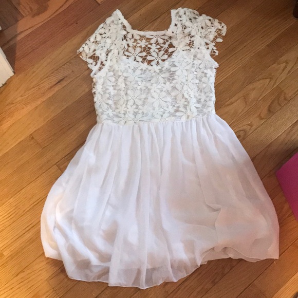 Dresses & Skirts - White floral dress